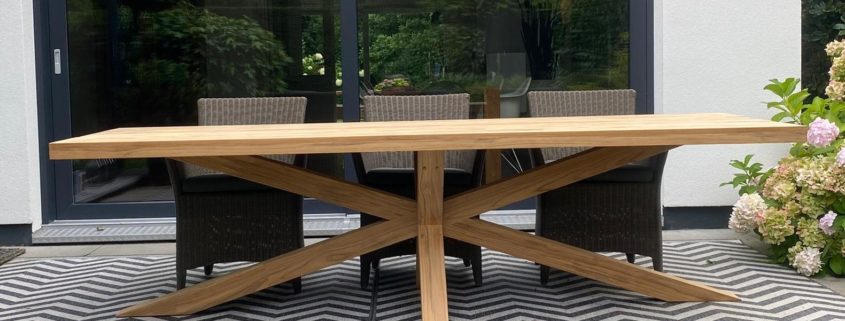 Teak Tisch Ava mit X-Beinen Teak Tisch Ava mit X-Beinen