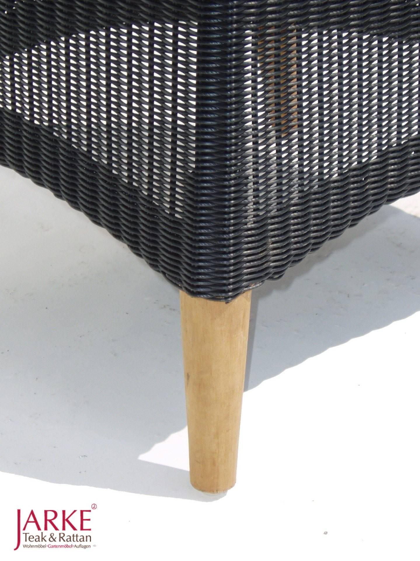 Stuhl "Avery" Anthrazit mit Armlehnen & Teakbeinen – Bild 4