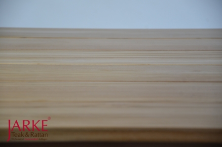 Teak Tisch mit breiter Lattung