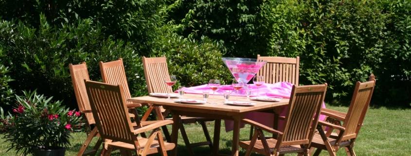 Teak Gruppe Auziehtisch + Hochlehner