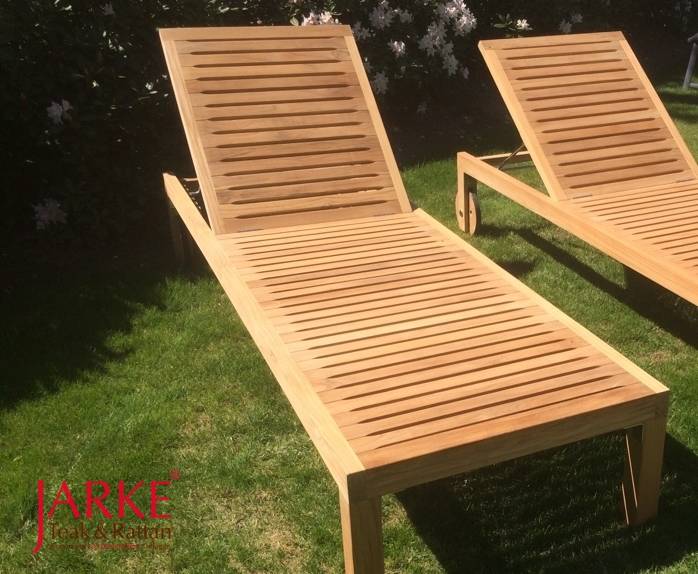 Moderne Teak Liege mit Rädern
